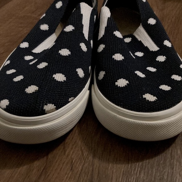 4/$19 🎆 Freedom sale!! Old Navy Knit Navy and White Shoes - Picture 12 of 13